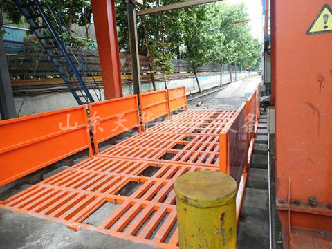 點擊查看詳細信息<br>標題：濟寧唐口煤礦4X12米煤礦專用洗車機 閱讀次數：2234