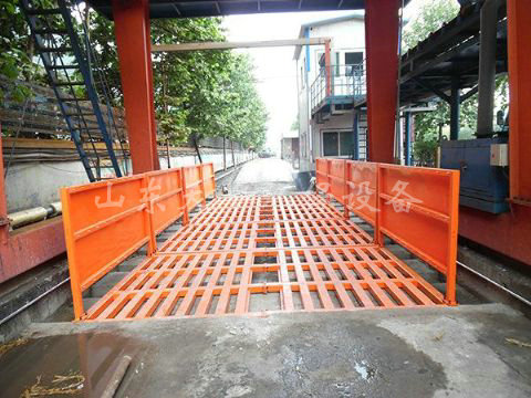 點(diǎn)擊查看詳細(xì)信息<br>標(biāo)題：濟(jì)寧唐口煤礦4X12米煤礦專用洗車機(jī) 閱讀次數(shù)：2385