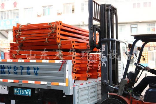 點(diǎn)擊查看詳細(xì)信息<br>標(biāo)題：發(fā)貨現(xiàn)場 閱讀次數(shù)：1839